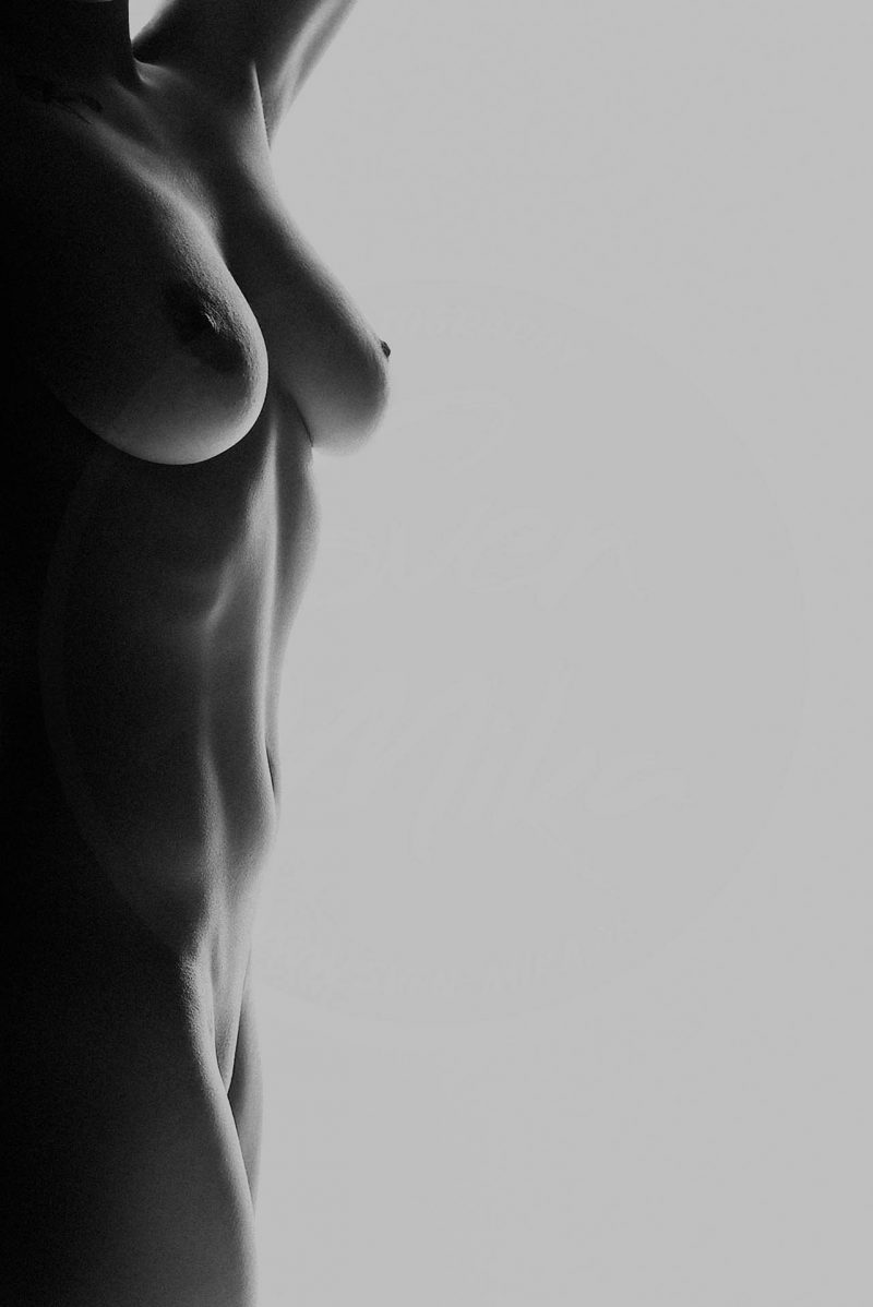 In shape (B&W) | Fotograf Sven Mika | Fotostudio Grevenbroich | Fotomodell Model Angelique