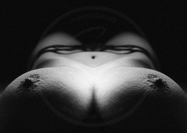 Land of temptation (B&W) | Fotograf Sven Mika | Fotostudio Grevenbroich | Fotomodell Model Angelique