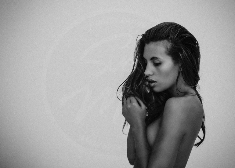 Vivre pour le moment (B&W) | Fotograf Sven Mika | Fotostudio Grevenbroich | Fotomodell Model Katia Martin