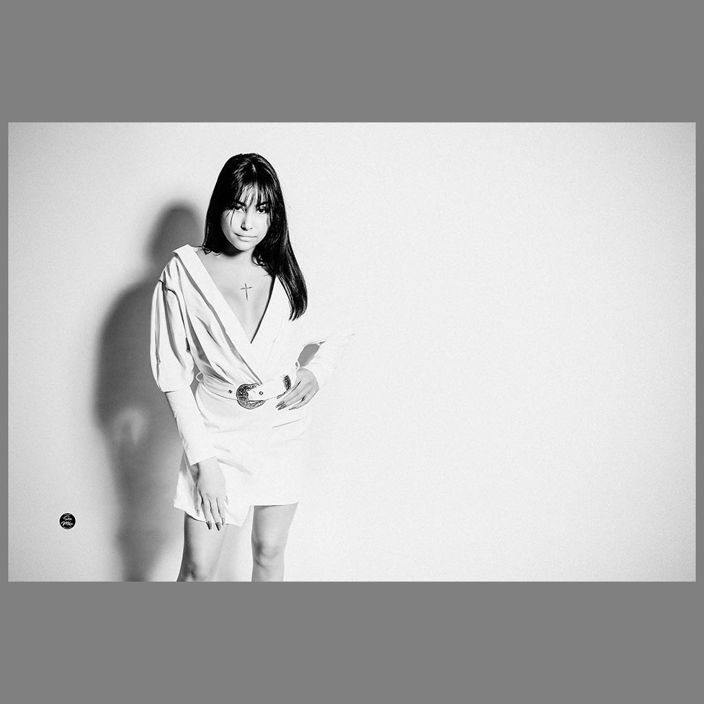 Ready for runway (B&W) | Fotograf Sven Mika | Fotostudio Grevenbroich | Fotomodell Model Vanessa